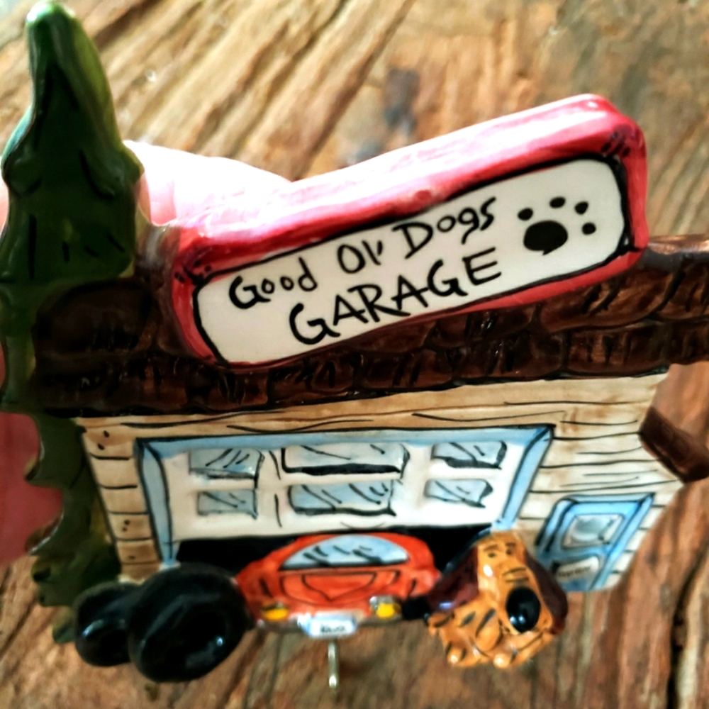 Blue Sky Ceramic 2003 Good Ol’ Dogs Garage Wall Key Hanging Plaque